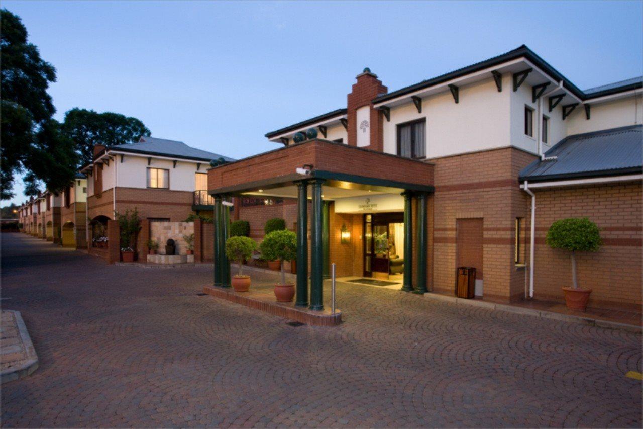 Courtyard Hotel Rosebank Йоханнесбург Экстерьер фото