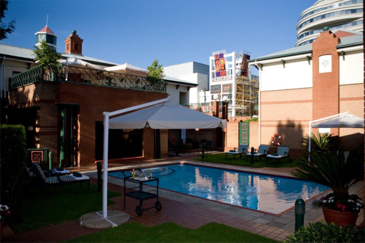 Courtyard Hotel Rosebank Йоханнесбург Экстерьер фото