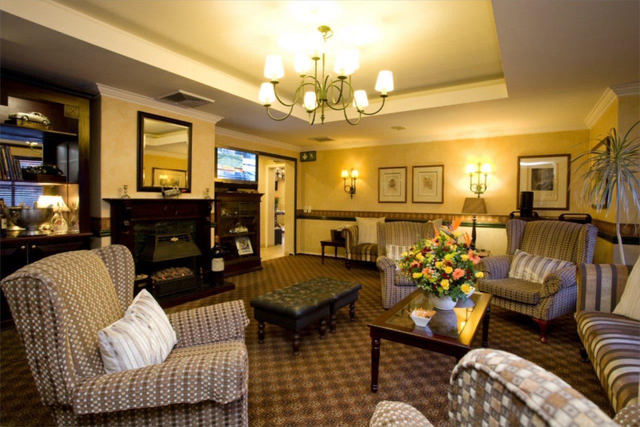 Courtyard Hotel Rosebank Йоханнесбург Экстерьер фото