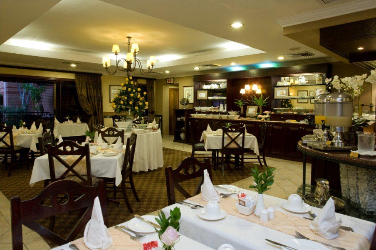 Courtyard Hotel Rosebank Йоханнесбург Экстерьер фото