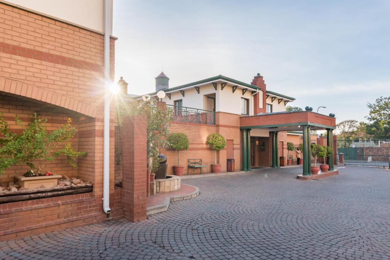 Courtyard Hotel Rosebank Йоханнесбург Экстерьер фото