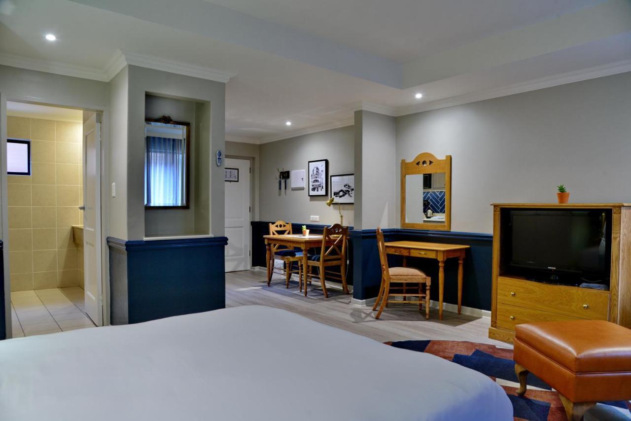 Courtyard Hotel Rosebank Йоханнесбург Экстерьер фото