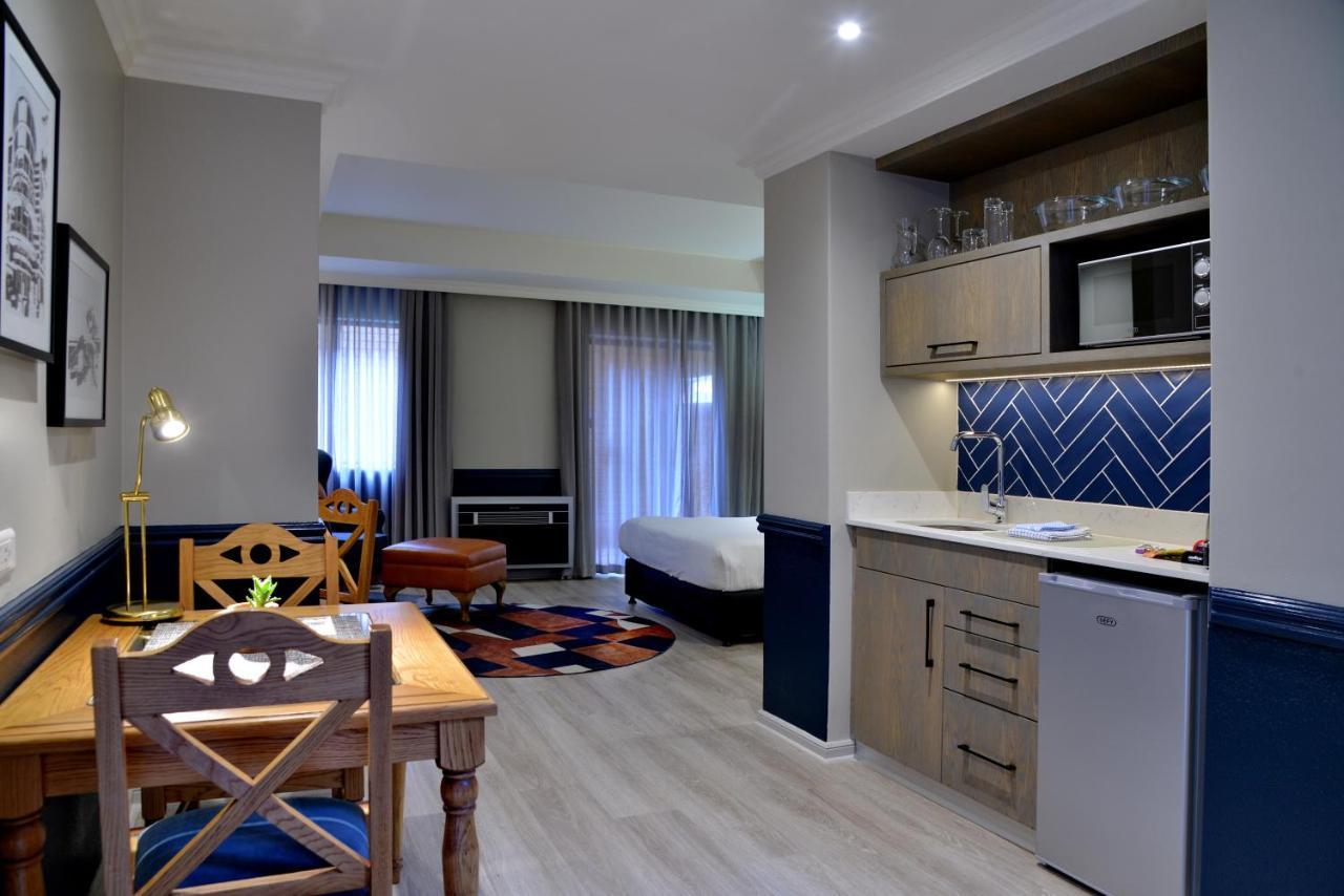 Courtyard Hotel Rosebank Йоханнесбург Экстерьер фото