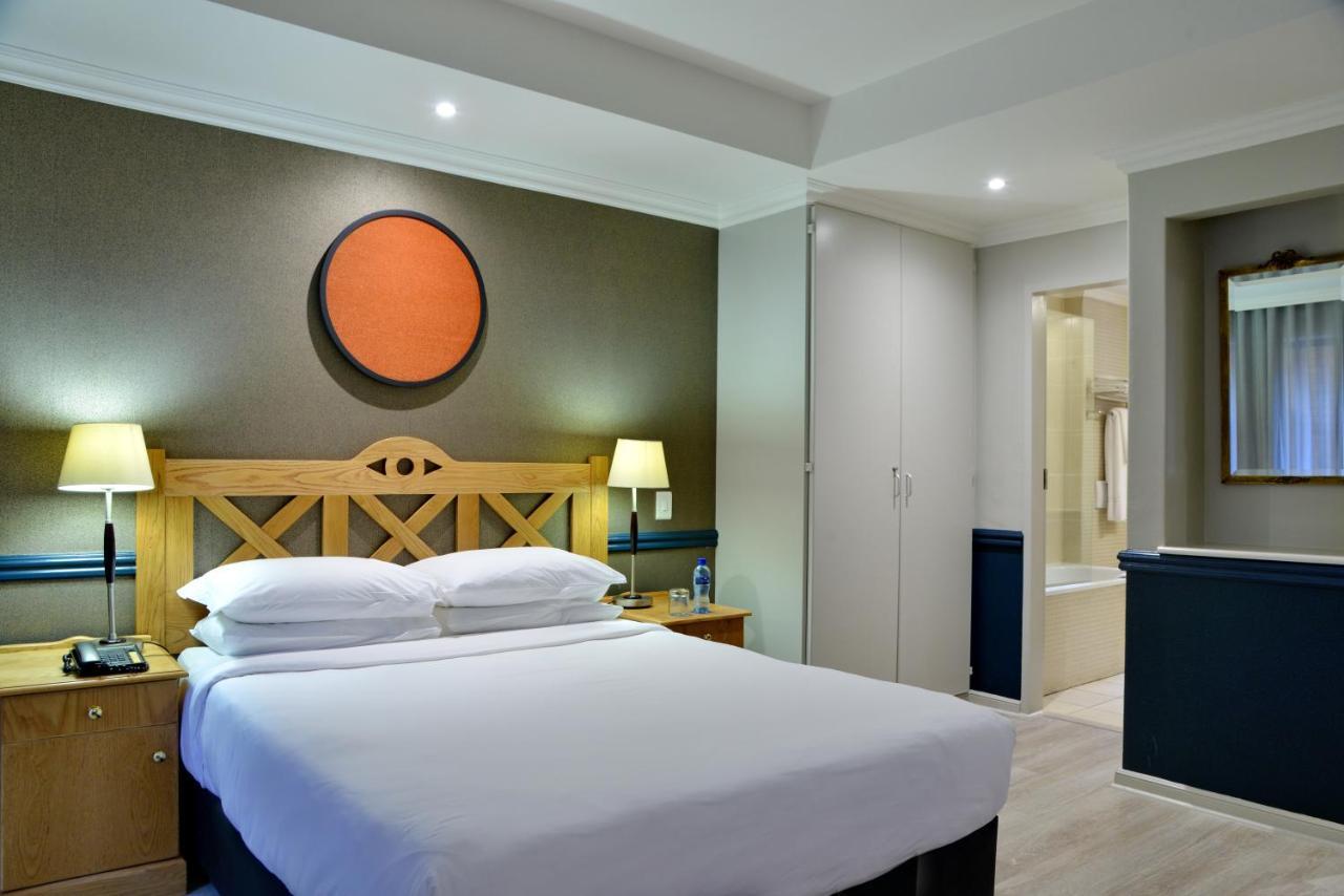 Courtyard Hotel Rosebank Йоханнесбург Экстерьер фото