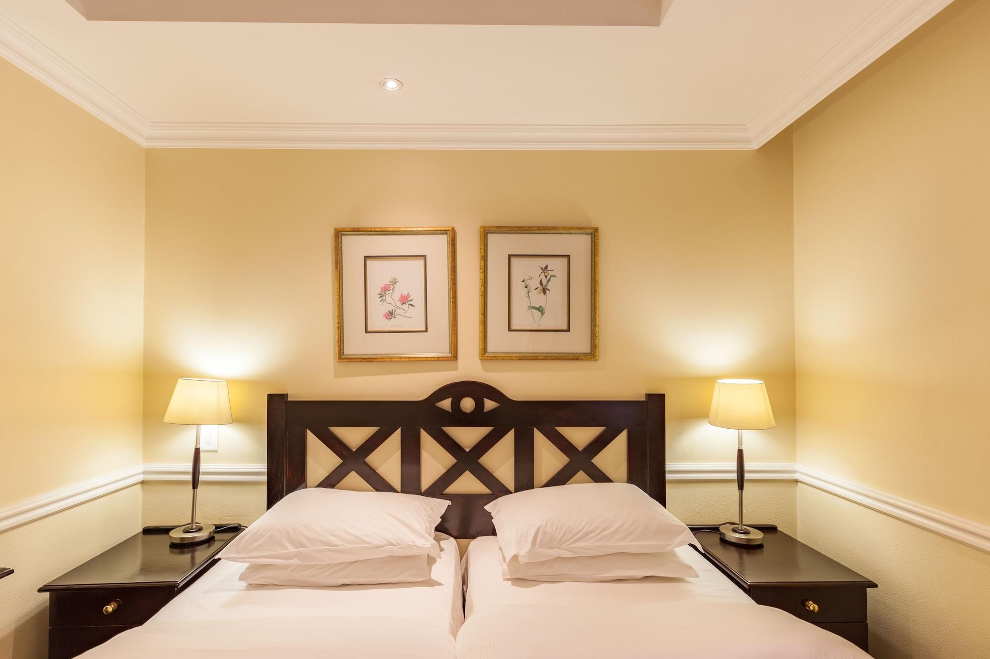 Courtyard Hotel Rosebank Йоханнесбург Экстерьер фото
