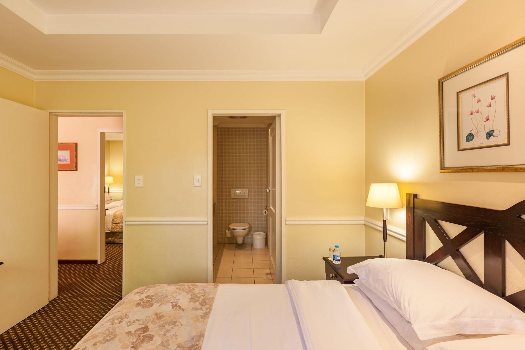 Courtyard Hotel Rosebank Йоханнесбург Экстерьер фото