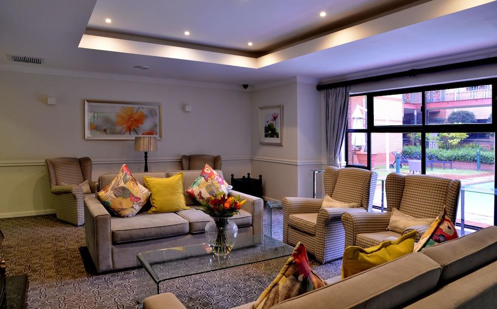 Courtyard Hotel Rosebank Йоханнесбург Экстерьер фото