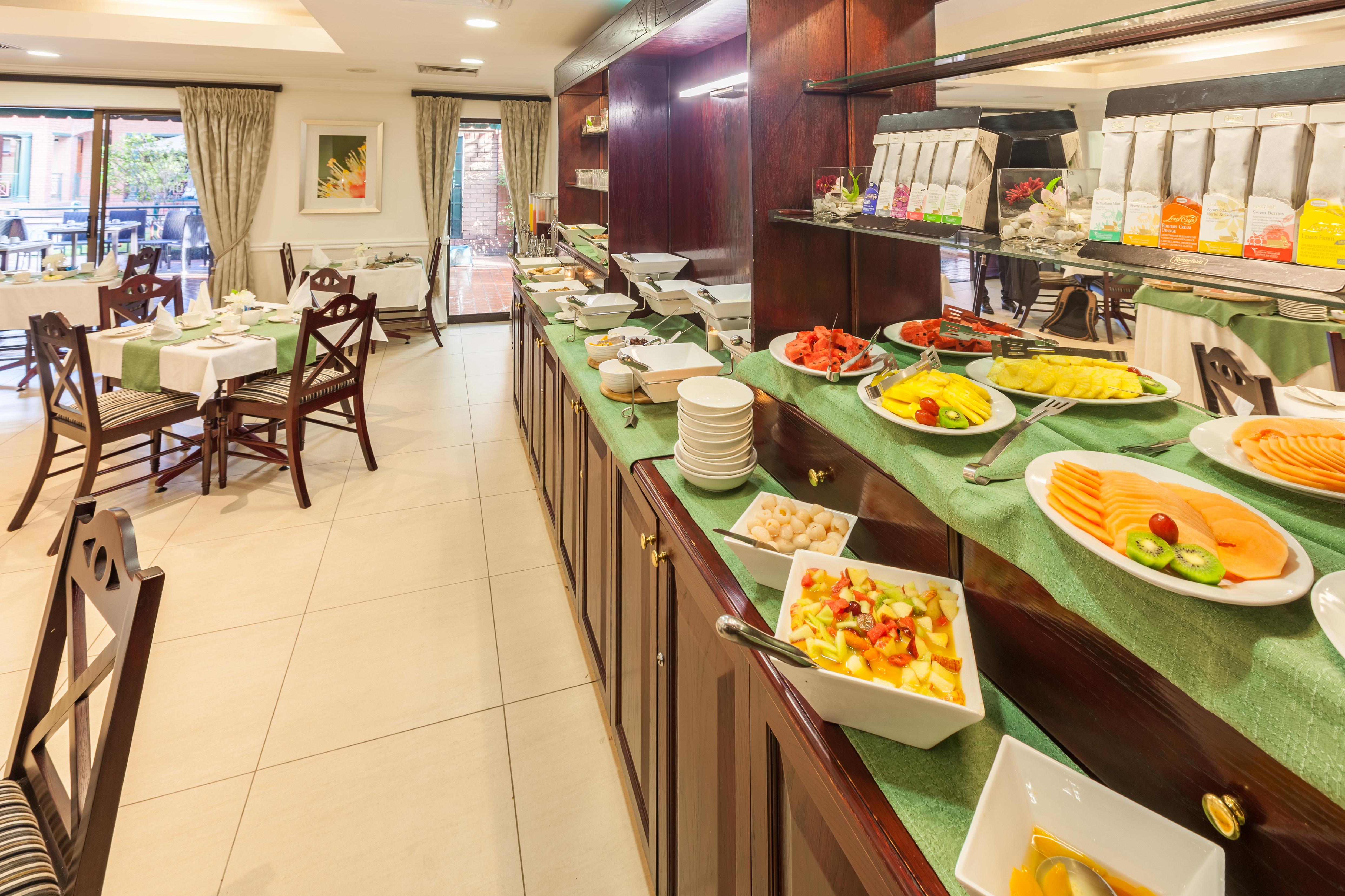 Courtyard Hotel Rosebank Йоханнесбург Экстерьер фото