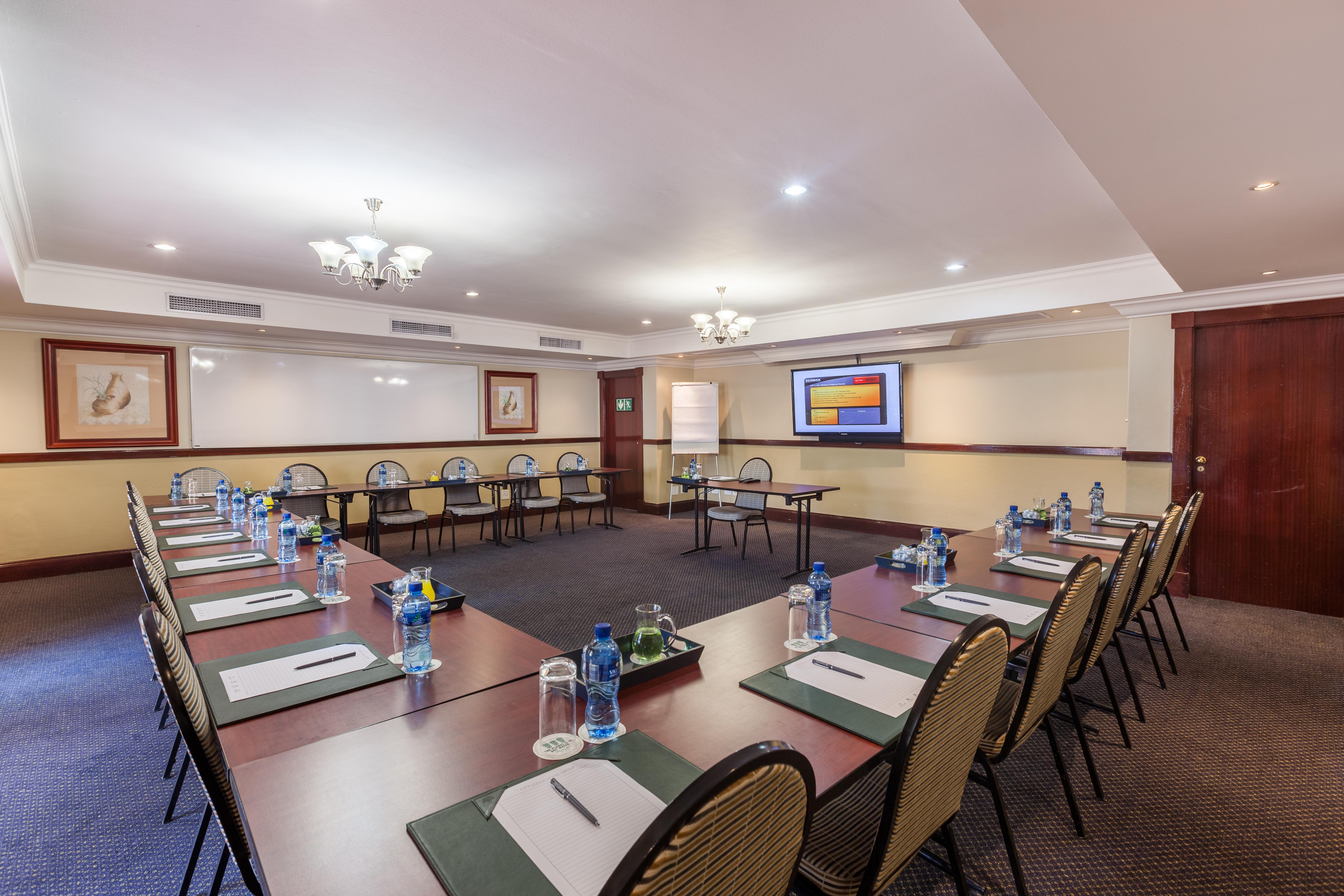 Courtyard Hotel Rosebank Йоханнесбург Экстерьер фото