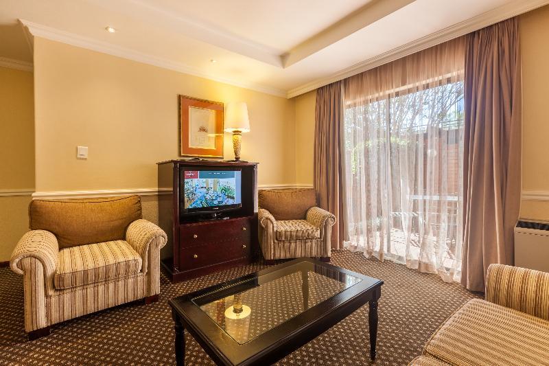 Courtyard Hotel Rosebank Йоханнесбург Экстерьер фото