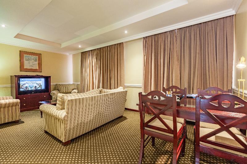 Courtyard Hotel Rosebank Йоханнесбург Экстерьер фото