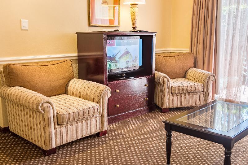 Courtyard Hotel Rosebank Йоханнесбург Экстерьер фото