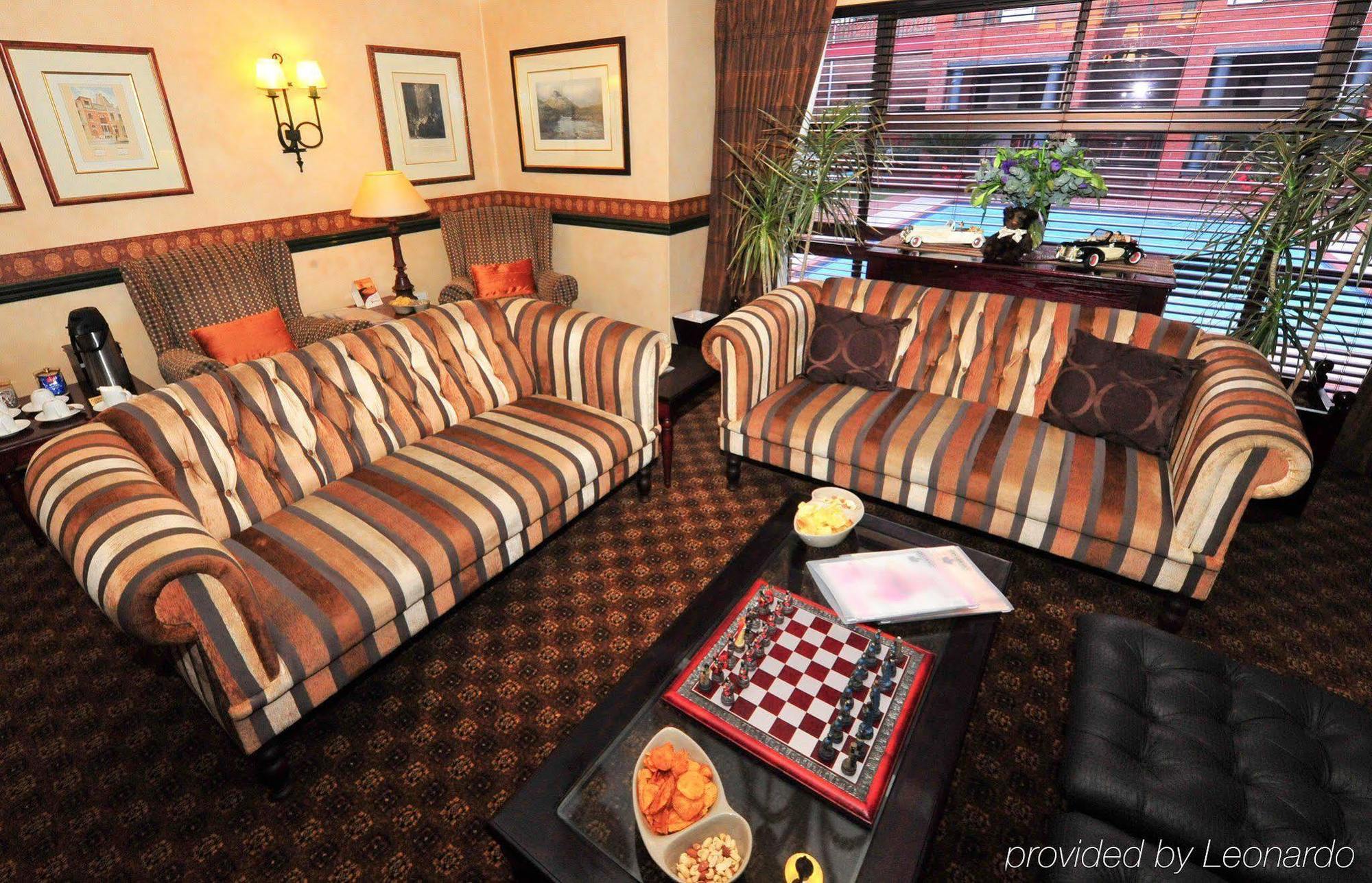 Courtyard Hotel Rosebank Йоханнесбург Экстерьер фото